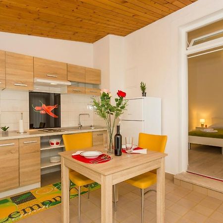 Comfortable Modern Studio With Shaded Patio Split Eksteriør bilde