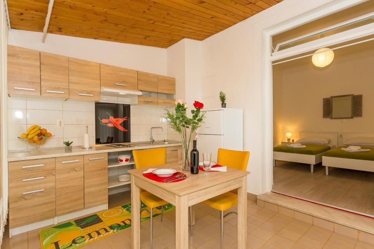 Comfortable Modern Studio With Shaded Patio Split Eksteriør bilde