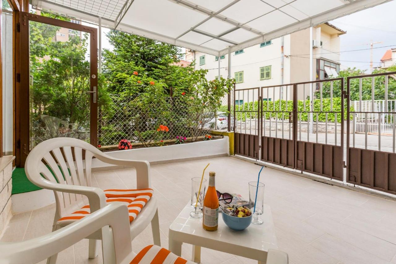 Comfortable Modern Studio With Shaded Patio Split Eksteriør bilde
