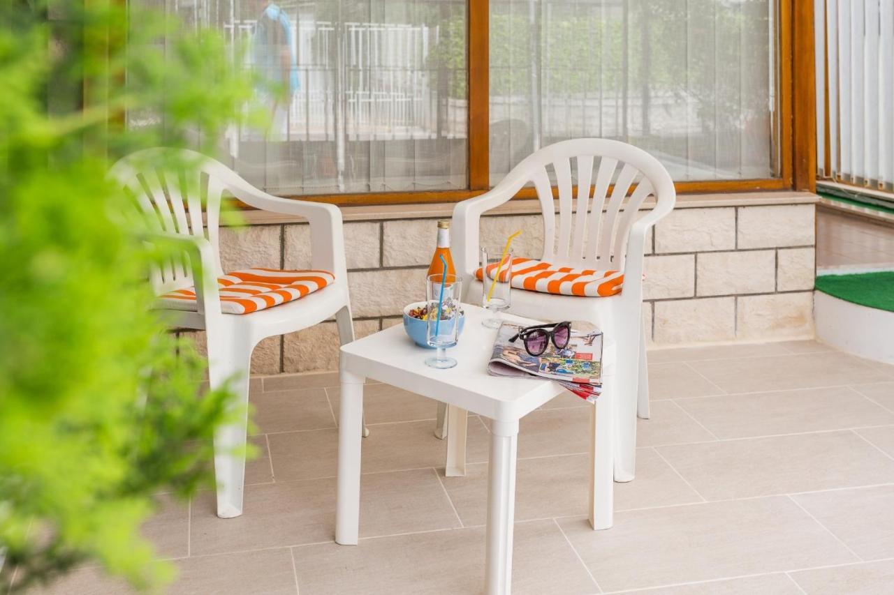 Comfortable Modern Studio With Shaded Patio Split Eksteriør bilde
