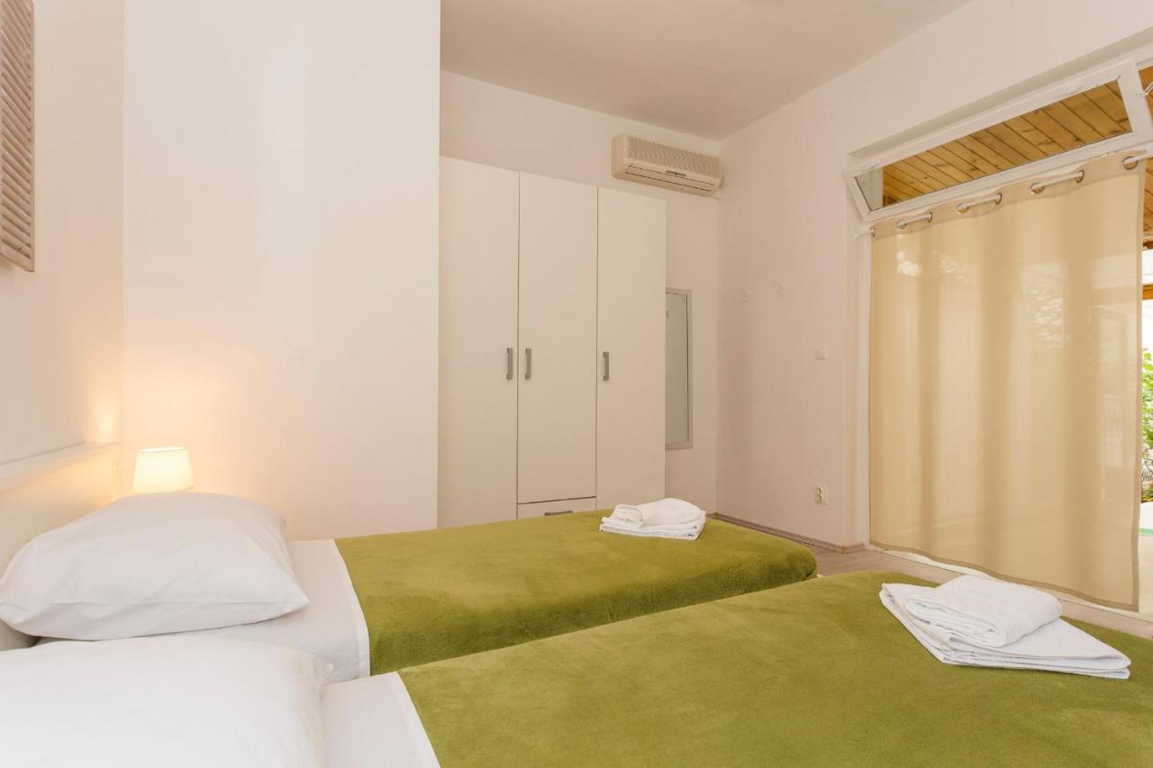 Comfortable Modern Studio With Shaded Patio Split Eksteriør bilde