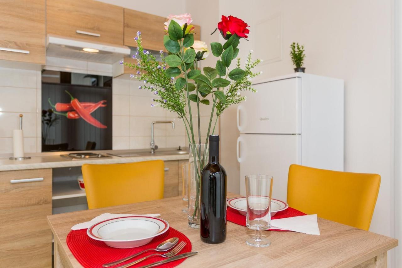 Comfortable Modern Studio With Shaded Patio Split Eksteriør bilde